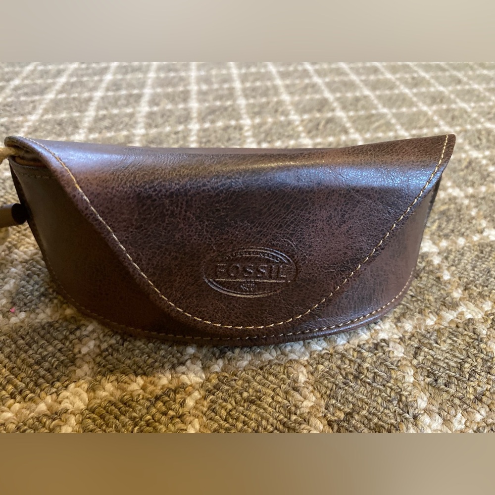Fossil glasses case